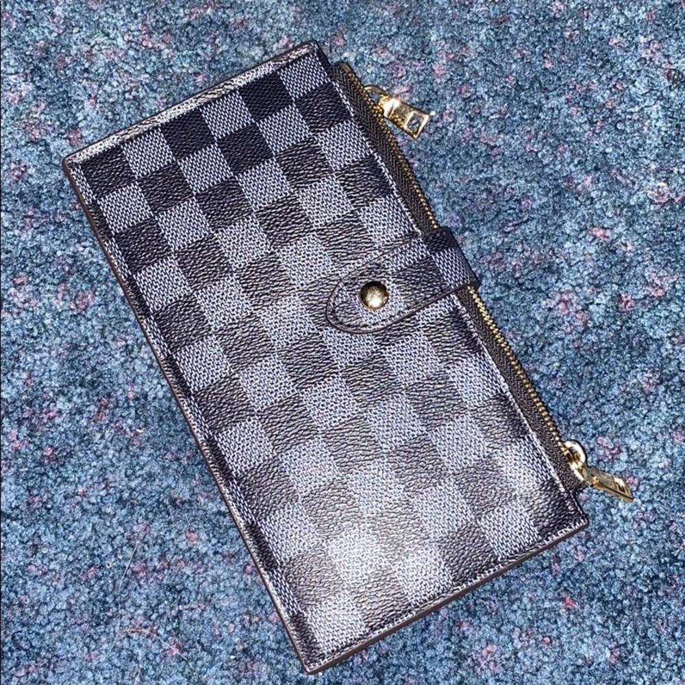Checker wallet